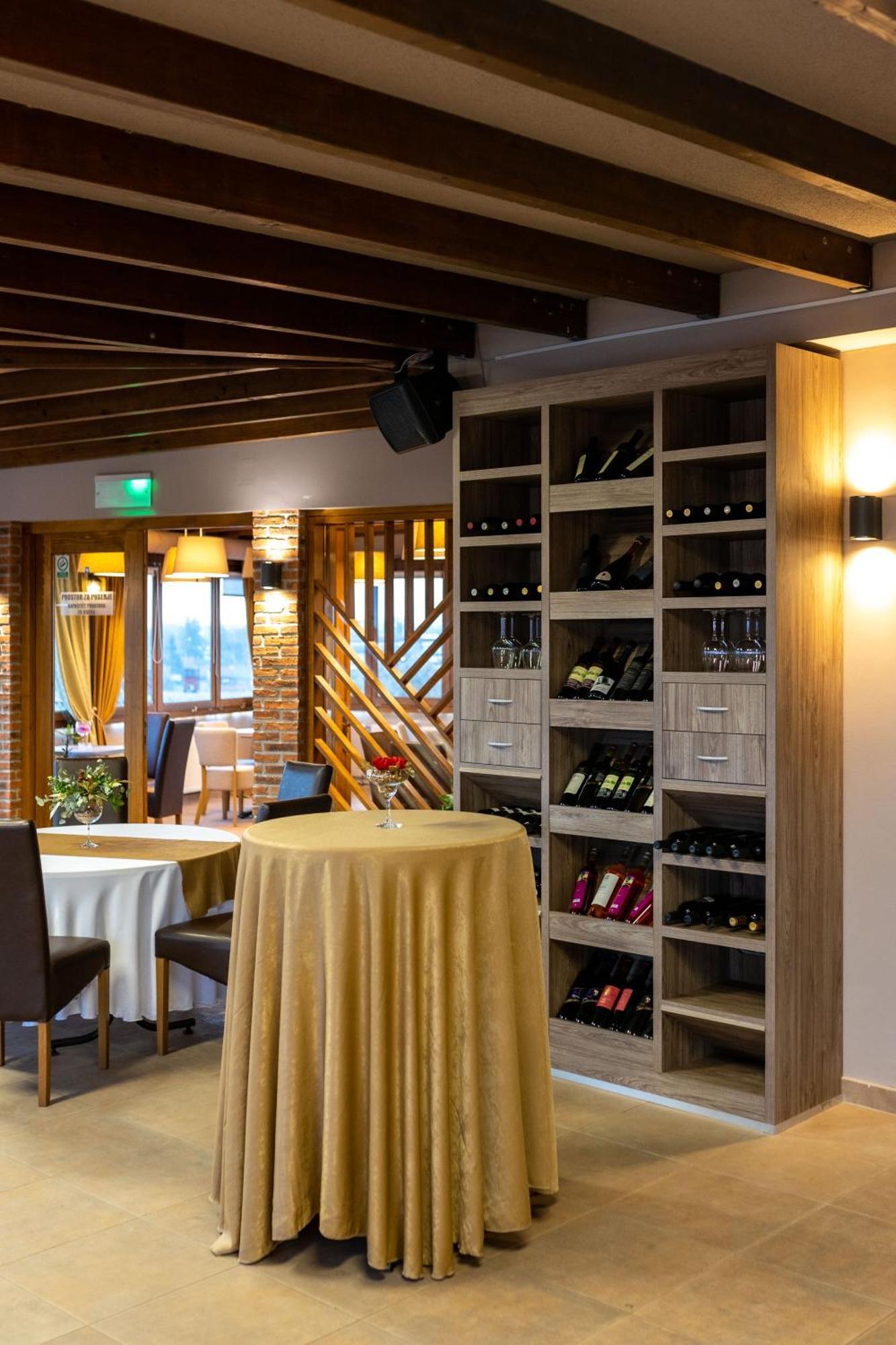 סלאבונסקי ברוד Art Hotel מראה חיצוני תמונה